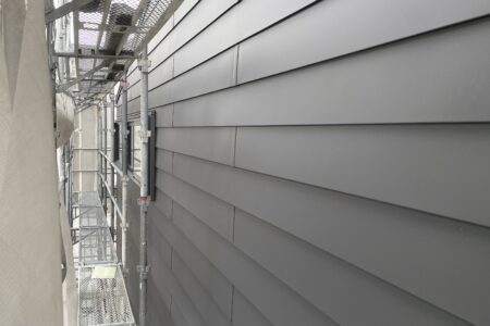 大津の住宅　ガルバリウム鋼板一文字葺きの外壁